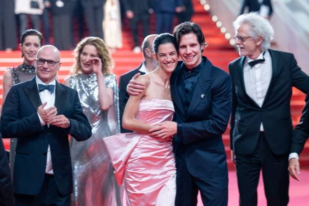 78eme Festival International du Film de Cannes Redescente des marches du film La venue de lavenir 78th International Cannes Film Festival Red carpet for La venue de lavenir movie 444966 2025 05 22 France Piaton, Julia Lindon, Suzanne Wapler, Abraham  Copyright: xEstellexCarlierx xStarfacex STAR_444966_019