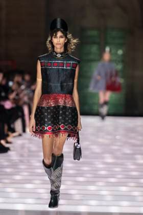 Louis Vuitton Cruise 2026 Runway - Avignon A model walks the runway during the Louis Vuitton Cruise 2026 fashion show at Palais des Papes ( Palace of the Popes ), in Avignon, France on May 22, 2025. Photo by Eliot Blondet ABACAPRESS.COM Avignon France France  Copyright: xBlondetxEliot ABACAx