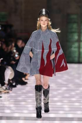 Louis Vuitton Cruise 2026 Runway - Avignon A model walks the runway during the Louis Vuitton Cruise 2026 fashion show at Palais des Papes ( Palace of the Popes ), in Avignon, France on May 22, 2025. Photo by Eliot Blondet ABACAPRESS.COM Avignon France France  Copyright: xBlondetxEliot ABACAx