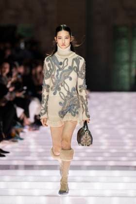 Louis Vuitton Cruise 2026 Runway - Avignon A model walks the runway during the Louis Vuitton Cruise 2026 fashion show at Palais des Papes ( Palace of the Popes ), in Avignon, France on May 22, 2025. Photo by Eliot Blondet ABACAPRESS.COM Avignon France France  Copyright: xBlondetxEliot ABACAx