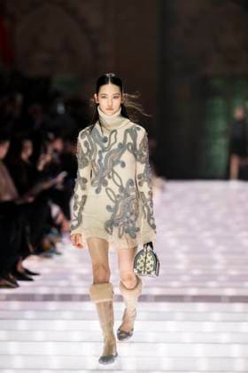 Louis Vuitton Cruise 2026 Runway - Avignon A model walks the runway during the Louis Vuitton Cruise 2026 fashion show at Palais des Papes ( Palace of the Popes ), in Avignon, France on May 22, 2025. Photo by Eliot Blondet ABACAPRESS.COM Avignon France France  Copyright: xBlondetxEliot ABACAx