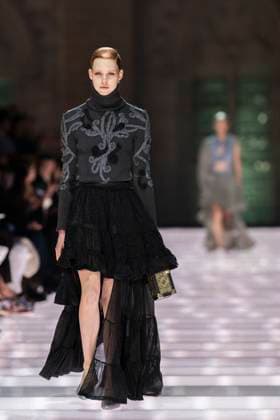 Louis Vuitton Cruise 2026 Runway - Avignon A model walks the runway during the Louis Vuitton Cruise 2026 fashion show at Palais des Papes ( Palace of the Popes ), in Avignon, France on May 22, 2025. Photo by Eliot Blondet ABACAPRESS.COM Avignon France France  Copyright: xBlondetxEliot ABACAx