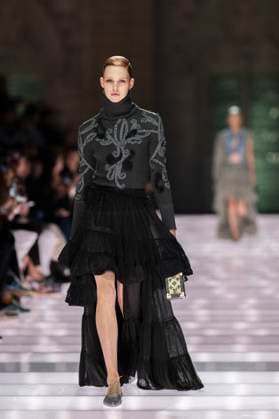 Louis Vuitton Cruise 2026 Runway - Avignon A model walks the runway during the Louis Vuitton Cruise 2026 fashion show at Palais des Papes ( Palace of the Popes ), in Avignon, France on May 22, 2025. Photo by Eliot Blondet ABACAPRESS.COM Avignon France France  Copyright: xBlondetxEliot ABACAx