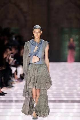 Louis Vuitton Cruise 2026 Runway - Avignon A model walks the runway during the Louis Vuitton Cruise 2026 fashion show at Palais des Papes ( Palace of the Popes ), in Avignon, France on May 22, 2025. Photo by Eliot Blondet ABACAPRESS.COM Avignon France France  Copyright: xBlondetxEliot ABACAx
