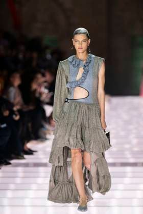 Louis Vuitton Cruise 2026 Runway - Avignon A model walks the runway during the Louis Vuitton Cruise 2026 fashion show at Palais des Papes ( Palace of the Popes ), in Avignon, France on May 22, 2025. Photo by Eliot Blondet ABACAPRESS.COM Avignon France France  Copyright: xBlondetxEliot ABACAx
