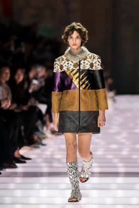 Louis Vuitton Cruise 2026 Runway - Avignon A model walks the runway during the Louis Vuitton Cruise 2026 fashion show at Palais des Papes ( Palace of the Popes ), in Avignon, France on May 22, 2025. Photo by Eliot Blondet ABACAPRESS.COM Avignon France France  Copyright: xBlondetxEliot ABACAx