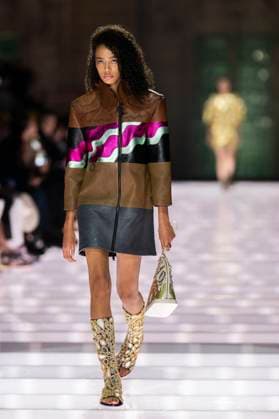 Louis Vuitton Cruise 2026 Runway - Avignon A model walks the runway during the Louis Vuitton Cruise 2026 fashion show at Palais des Papes ( Palace of the Popes ), in Avignon, France on May 22, 2025. Photo by Eliot Blondet ABACAPRESS.COM Avignon France France  Copyright: xBlondetxEliot ABACAx