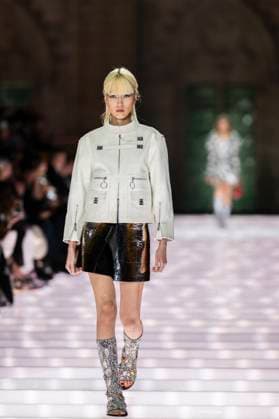 Louis Vuitton Cruise 2026 Runway - Avignon A model walks the runway during the Louis Vuitton Cruise 2026 fashion show at Palais des Papes ( Palace of the Popes ), in Avignon, France on May 22, 2025. Photo by Eliot Blondet ABACAPRESS.COM Avignon France France  Copyright: xBlondetxEliot ABACAx