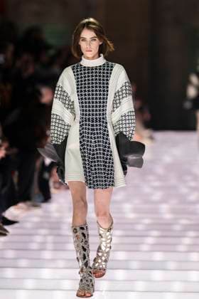 Louis Vuitton Cruise 2026 Runway - Avignon A model walks the runway during the Louis Vuitton Cruise 2026 fashion show at Palais des Papes ( Palace of the Popes ), in Avignon, France on May 22, 2025. Photo by Eliot Blondet ABACAPRESS.COM Avignon France France  Copyright: xBlondetxEliot ABACAx
