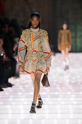 Louis Vuitton Cruise 2026 Runway - Avignon A model walks the runway during the Louis Vuitton Cruise 2026 fashion show at Palais des Papes ( Palace of the Popes ), in Avignon, France on May 22, 2025. Photo by Eliot Blondet ABACAPRESS.COM Avignon France France  Copyright: xBlondetxEliot ABACAx