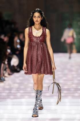 Louis Vuitton Cruise 2026 Runway - Avignon A model walks the runway during the Louis Vuitton Cruise 2026 fashion show at Palais des Papes ( Palace of the Popes ), in Avignon, France on May 22, 2025. Photo by Eliot Blondet ABACAPRESS.COM Avignon France France  Copyright: xBlondetxEliot ABACAx