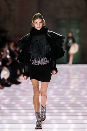 Louis Vuitton Cruise 2026 Runway - Avignon A model walks the runway during the Louis Vuitton Cruise 2026 fashion show at Palais des Papes ( Palace of the Popes ), in Avignon, France on May 22, 2025. Photo by Eliot Blondet ABACAPRESS.COM Avignon France France  Copyright: xBlondetxEliot ABACAx