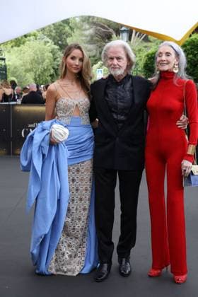 amfAR Gala Cannes 2025 Anna Hiltrop, Hermann Buehlbecker and Eveline Hall at the amfAR Gala Cannes 2025 presented by Chopard at Hotel du Cap-Eden-Roc on May 22, 2025 in Cap d Antibes, France. CAP GOL GOL Cap d Antibes CÃ te d Azur France Copyright: xRickxGold CapitalxPicturesx