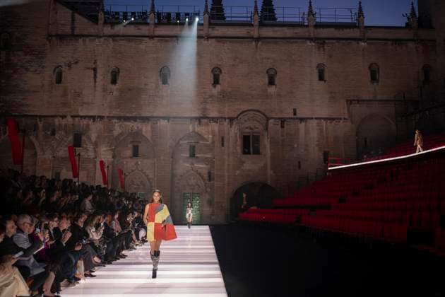 Louis Vuitton Cruise 2026 Runway - Avignon A model walks the runway during the Louis Vuitton Cruise 2026 fashion show at Palais des Papes ( Palace of the Popes ), in Avignon, France on May 22, 2025. Photo by Eliot Blondet ABACAPRESS.COM Avignon France France  Copyright: xBlondetxEliot ABACAx