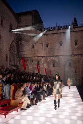 Louis Vuitton Cruise 2026 Runway - Avignon A model walks the runway during the Louis Vuitton Cruise 2026 fashion show at Palais des Papes ( Palace of the Popes ), in Avignon, France on May 22, 2025. Photo by Eliot Blondet ABACAPRESS.COM Avignon France France  Copyright: xBlondetxEliot ABACAx