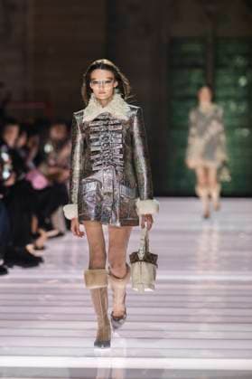 Louis Vuitton Cruise 2026 Runway - Avignon A model walks the runway during the Louis Vuitton Cruise 2026 fashion show at Palais des Papes ( Palace of the Popes ), in Avignon, France on May 22, 2025. Photo by Eliot Blondet ABACAPRESS.COM Avignon France France  Copyright: xBlondetxEliot ABACAx