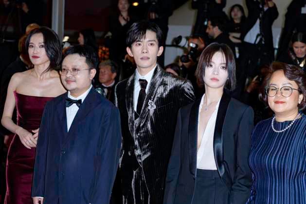 Internationale Filmfestspiele von Cannes, Kuang Ye Shi Dai - Resurrection Premiere Cannes Resurrection Red Carpet NG Yongzhong Chen, Gengxi Li, Jackson Yee, Gan Bi, Shu Qi, Jue Huang and Mark Chao attending the ‘‘Resurrection (Résurrection)’ Screening and Red Carpet at Palais Des Festivals in Cannes, France on May 23 2025 as part of the 78th Cannes Film Festival. Photo by Nicolas Genin ABACAPRESS.COM Cannes France  Copyright: xGeninxNicolas ABACAx