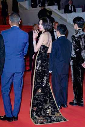 Internationale Filmfestspiele von Cannes, Kuang Ye Shi Dai - Resurrection Premiere Cannes Resurrection Red Carpet NG Yongzhong Chen, Gengxi Li, Jackson Yee, Gan Bi, Shu Qi, Jue Huang and Mark Chao attending the ‘‘Resurrection (Résurrection)’ Screening and Red Carpet at Palais Des Festivals in Cannes, France on May 23 2025 as part of the 78th Cannes Film Festival. Photo by Nicolas Genin ABACAPRESS.COM Cannes France  Copyright: xGeninxNicolas ABACAx