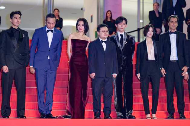 Internationale Filmfestspiele von Cannes, Kuang Ye Shi Dai - Resurrection Premiere Cannes Resurrection Red Carpet NG Yongzhong Chen, Gengxi Li, Jackson Yee, Gan Bi, Shu Qi, Jue Huang and Mark Chao attending the ‘‘Resurrection (Résurrection)’ Screening and Red Carpet at Palais Des Festivals in Cannes, France on May 23 2025 as part of the 78th Cannes Film Festival. Photo by Nicolas Genin ABACAPRESS.COM Cannes France  Copyright: xGeninxNicolas ABACAx