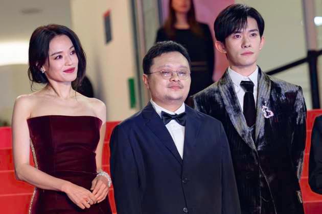 Internationale Filmfestspiele von Cannes, Kuang Ye Shi Dai - Resurrection Premiere Cannes Resurrection Red Carpet NG Yongzhong Chen, Gengxi Li, Jackson Yee, Gan Bi, Shu Qi, Jue Huang and Mark Chao attending the ‘‘Resurrection (Résurrection)’ Screening and Red Carpet at Palais Des Festivals in Cannes, France on May 23 2025 as part of the 78th Cannes Film Festival. Photo by Nicolas Genin ABACAPRESS.COM Cannes France  Copyright: xGeninxNicolas ABACAx