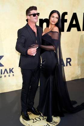 Robin Thicke with partner April Love Geary at the 31 amfAR Gala Cannes as part of the Festival de Cannes 2025 78 Cannes International Film Festival at the Hôtel du Cap Eden Roc Antibes, 22 05 2025 Foto:xD.xBedrosianx xFuturexImagex amfar_5719