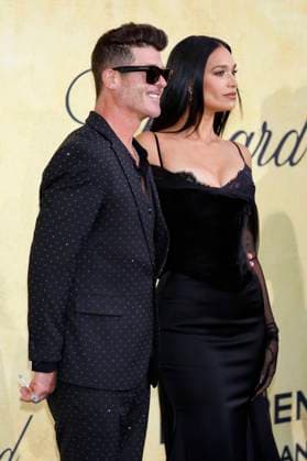 Robin Thicke with partner April Love Geary at the 31 amfAR Gala Cannes as part of the Festival de Cannes 2025 78 Cannes International Film Festival at the Hôtel du Cap Eden Roc Antibes, 22 05 2025 Foto:xD.xBedrosianx xFuturexImagex amfar_5722