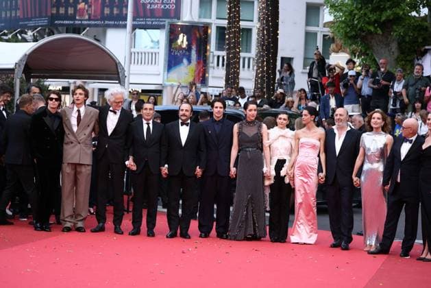 Cannes - La Venue de l Avenir Screening JD Paul Kircher, Vassili Schneider, Raïka Hazanavicius, Vassili Schneider, Abraham Wapler, Ariadna Cabrol, Zinedine Soualem, Cécile de France, Julia Piaton, Vincent Macaigne, Santiago Amigorena, Suzanne Lindon, Cédric Klapisch, Sara Giraudeau, Cassandra Cano, Bruno Levy and Valentin Campagne attend the red carpet and screening of La Venue de l Avenir in Cannes, France, on May 22, 2025, as part of the Cannes Film Festival. Photo by Jerome Domine ABACAPRESS.COM Cannes France Copyright: xDominexJerome ABACAx