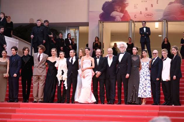 Cannes - La Venue de l Avenir Screening JD Paul Kircher, Vassili Schneider, Raïka Hazanavicius, Vassili Schneider, Abraham Wapler, Ariadna Cabrol, Zinedine Soualem, Cécile de France, Julia Piaton, Vincent Macaigne, Santiago Amigorena, Suzanne Lindon, Cédric Klapisch, Sara Giraudeau, Cassandra Cano, Bruno Levy and Valentin Campagne attend the red carpet and screening of La Venue de l Avenir in Cannes, France, on May 22, 2025, as part of the Cannes Film Festival. Photo by Jerome Domine ABACAPRESS.COM Cannes France Copyright: xDominexJerome ABACAx