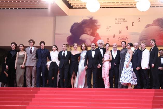 Cannes - La Venue de l Avenir Screening JD Paul Kircher, Vassili Schneider, Raïka Hazanavicius, Vassili Schneider, Abraham Wapler, Ariadna Cabrol, Zinedine Soualem, Cécile de France, Julia Piaton, Vincent Macaigne, Santiago Amigorena, Suzanne Lindon, Cédric Klapisch, Sara Giraudeau, Cassandra Cano, Bruno Levy and Valentin Campagne attend the red carpet and screening of La Venue de l Avenir in Cannes, France, on May 22, 2025, as part of the Cannes Film Festival. Photo by Jerome Domine ABACAPRESS.COM Cannes France Copyright: xDominexJerome ABACAx