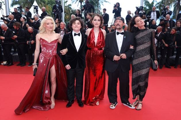 Cannes - La Venue de l Avenir Screening JD ennifer Schwalbach, Kevin Smith, Harley Quinn Smith, Austin Zajur and Alessandra Williams attend the red carpet and screening of La Venue de l Avenir in Cannes, France, on May 22, 2025, as part of the Cannes Film Festival. Photo by Jerome Domine ABACAPRESS.COM Cannes France  Copyright: xDominexJerome ABACAx