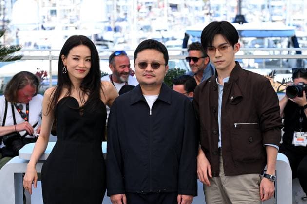 Internationale Filmfestspiele von Cannes, Kuang Ye Shi Dai - Resurrection Photocall Cannes Film Festival 2025 Cannes, May 13-24, 2025 78th Cannes Film Festival. Photocall film: Resurrection In the photo: Bi Gan, Jackson Lee, Shu Qi Cannes France  Copyright: xIPA ABACAx