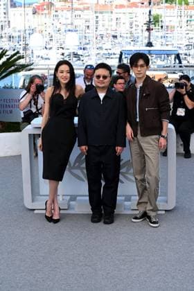 Internationale Filmfestspiele von Cannes, Kuang Ye Shi Dai - Resurrection Photocall Cannes Film Festival 2025 Cannes, May 13-24, 2025 78th Cannes Film Festival. Photocall film: Resurrection In the photo: Bi Gan, Jackson Lee, Shu Qi Cannes France  Copyright: xIPA ABACAx