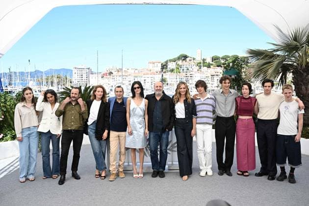 Cannes - La Venue De L’avenir Photocall (From L) actress Angele Garnier, French actress Raika Hazanavicius, French actor Vincent Macaigne, French actress Julia Piaton, French actor Zinedine Soualem, French actress Suzanne Lindon, French director Cedric Klapisch, Belgian actress Cecile De France, French actor Paul Kircher, French actor Vassili Schneider, French actress Sara Giraudeau, French actor Abraham Wapler and French actor Valentin Campagne at the La Venue De L’avenir (colours of Time) photocall in Cannes, France, on May 23, 2025, at the 78th Cannes Film Festival. Photo by David NiviereABACAPRESS.COM Cannes Provence-Alpes-Cote d Azur France Copyright: xNivierexDavid ABACAPRESS.COMx
