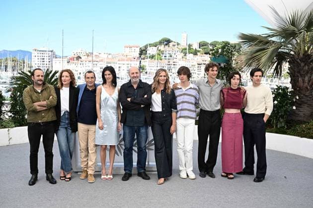 Cannes - La Venue De L’avenir Photocall (From L) French actor Vincent Macaigne, French actress Julia Piaton, French actor Zinedine Soualem, French actress Suzanne Lindon, French director Cedric Klapisch, Belgian actress Cecile De France, French actor Paul Kircher, French actor Vassili Schneider, French actress Sara Giraudeau, and French actor Abraham Wapler at the La Venue De L’avenir (colours of Time) photocall in Cannes, France, on May 23, 2025, at the 78th Cannes Film Festival. Photo by David NiviereABACAPRESS.COM Cannes Provence-Alpes-Cote d Azur France Copyright: xNivierexDavid ABACAPRESS.COMx