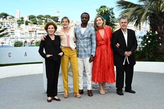 CINEMA : 78eme Festival de Cannes - Photocall - 23 05 2025 CANNES, FRANCE : CARMEN CASTILLO, JULIETTE FAVREUL RENAUD, MARC ZINGA, Julie GAYET, FREDERIC MAIRE, lors du photocall du JURY DE L™OEIL D™OR au 78eme Festival de Cannes au Palais des Festivals le 23 mai 2025 Ã Cannes, France. CannesFrance  Copyright: xValentinaxClaretx