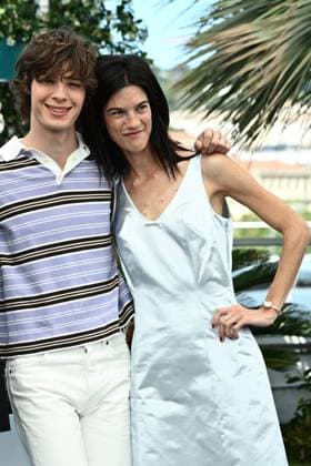 CINEMA : 78eme Festival de Cannes - Photocall - 23 05 2025 CANNES, FRANCE : PAUL KIRCHER, SUZANNE LINDON lors du photocall de Â« LA VENUE DE L™AVENIR Â» (COLOURS OF TIME) Hors CompÃ tition au 78eme Festival de Cannes au Palais des Festivals le 23 mai 2025 Ã Cannes, France. CannesFrance  Copyright: xValentinaxClaretx