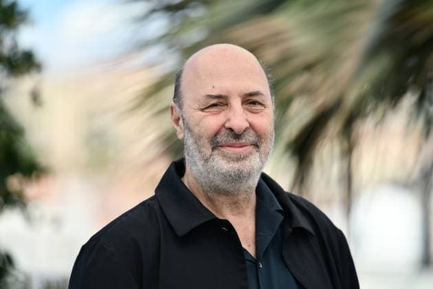 CINEMA : 78eme Festival de Cannes - Photocall - 23 05 2025 CANNES, FRANCE : CEDRIC KLAPISCH lors du photocall de Â« LA VENUE DE L™AVENIR Â» (COLOURS OF TIME) Hors CompÃ tition au 78eme Festival de Cannes au Palais des Festivals le 23 mai 2025 Ã Cannes, France. CannesFrance  Copyright: xValentinaxClaretx