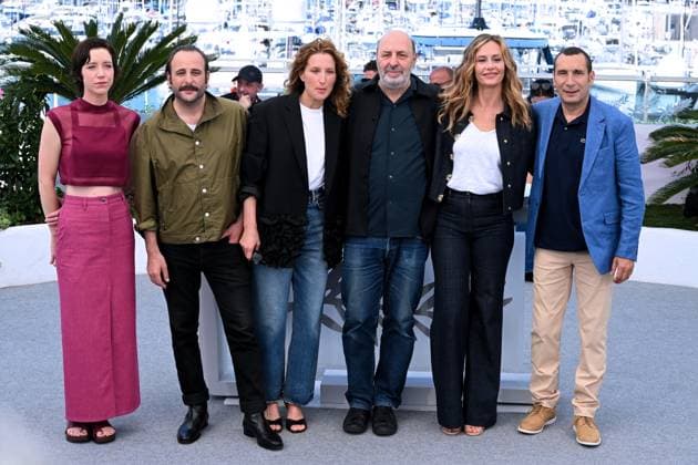 Cannes, France: Cannes, 78th Cannes Film Festival 2025, Photocall film: La venue de l avenir In the photo: Zinedine Soualem, CÃ cile de France, Julia Piaton, Sara Giraudeau, Vincent Macaigne, CÃ dric Klapisch Cannes France  - ZUMAp169 20250523_zea_p169_127 Copyright: xTerenghi Ipax