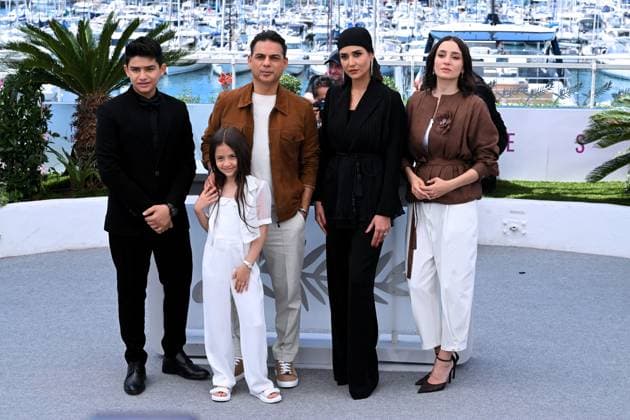 Cannes, 78th Cannes Film Festival 2025, Photocall film: La venue de l avenir Cannes, 78th Cannes Film Festival 2025, Photocall film: Zan O Bacheh (Woman And Child) Pictured: Payman Maadi, Arshida Dorostkar, Sinan Mohebi, Parinaz Izadyar, Soha Niasti Cannes France  Copyright: xIPA ABACAx