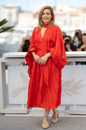 Photocall of the jury of Golden Eye LOeil dOr at the 78th Cannes International Film Festival Julie Gayet Photocall of the jury of Golden Eye LOeil dOr at the 78th Cannes International Film Festival, May 23, 2025 Jacovides Moreau Bestimage Photocall of the jury of Golden Eye LOeil dOr at the 78th Cannes International Film Festival Cannes France  Copyright: xJACOVIDES-MOREAUx xBESTIMAGExJACOVIDES-MOREAUx xBESTIMAGEx