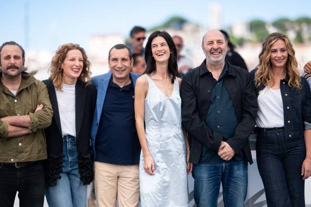 78eme Festival International du Film de Cannes Photocall du film La venue de lavenir 78th International Cannes Film Festival Photocall with cast of La venue de lavenir movie 445004 2025 05 23 Cannes France De France, Cécile Piaton, Julia Soualem, Zinedine Lindon, Suzanne Klapisch, Cédric Macaigne, Vincent  Copyright: xEstellexCarlierx xStarfacex STAR_445004_003
