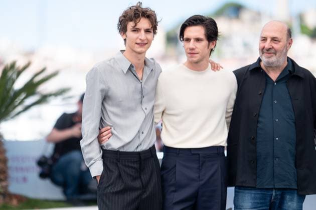 78eme Festival International du Film de Cannes Photocall du film La venue de lavenir 78th International Cannes Film Festival Photocall with cast of La venue de lavenir movie 445004 2025 05 23 Cannes France Klapisch, Cédric Schneider, Vassili Wapler, Abraham  Copyright: xEstellexCarlierx xStarfacex STAR_445004_010