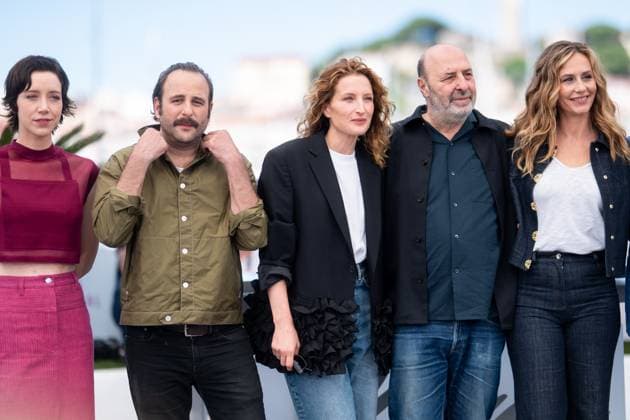 78eme Festival International du Film de Cannes Photocall du film La venue de lavenir 78th International Cannes Film Festival Photocall with cast of La venue de lavenir movie 445004 2025 05 23 Cannes France De France, Cécile Piaton, Julia Klapisch, Cédric Macaigne, Vincent Giraudeau, Sara  Copyright: xEstellexCarlierx xStarfacex STAR_445004_018