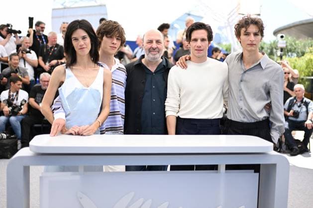Cannes La Venue De L avenir Photocall AM Suzanne Lindon, Paul Kircher, Cedric Klapisch, Abraham Wapler and Vassili Schneider attending the La Venue De L avenir (Colours Of Time) Photocall in Cannes, France on May 23, 2025 as part of the 78th Cannes Film Festival. Photo by Aurore Marechal ABACAPRESS.COM Cannes France  Copyright: xMarechalxAurore ABACAx