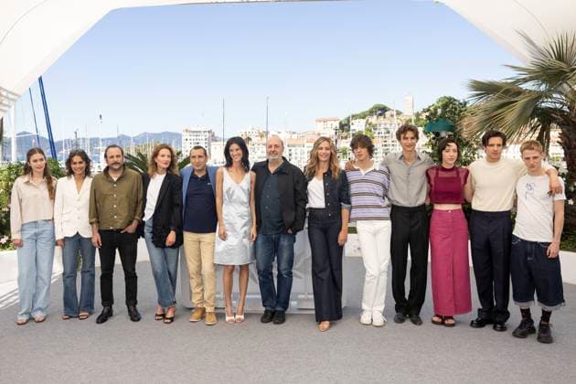 Photocall for the film La Venue de lAvenir at the 78th Cannes International Film Festival Angèle Garnier, Raïka Hazanavicius, Vincent Macaigne, Julia Piaton, Zinedine Soualem, Suzanne Lindon, Cédric Klapisch, Cécile de France, Paul Kircher, Vassili Schneider, Sara Giraudeau, Abraham Wapler and Valentin Campagne at the photocall for the film La Venue de lAvenir at the 78th Cannes International Film Festival, on May 23, 2025 Jacovides Moreau Bestimage Colours of Time Photocall at the 78th Cannes International Film Festival, on May 23, 2025 Cannes France Copyright: xJACOVIDES-MOREAUx xBESTIMAGExJACOVIDES-MOREAUx xBESTIMAGEx