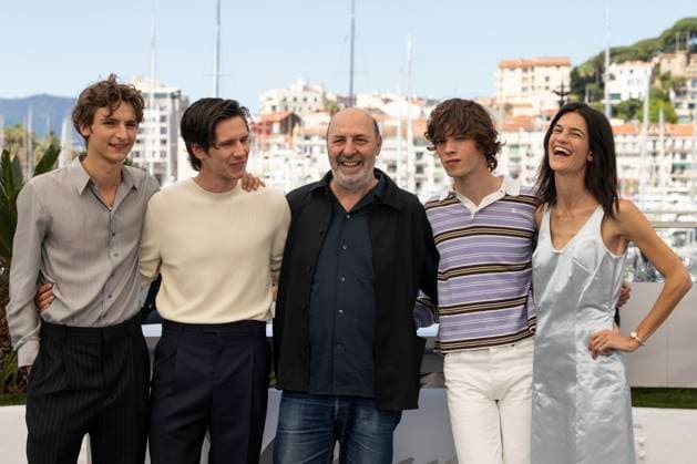 Photocall du film La Venue de lAvenir lors du 78ème Festival International du Film de Cannes Vassili Schneider, Abraham Wapler, Cédric Klapisch, Paul Kircher et Suzanne Lindon au photocall du film La Venue de lAvenir lors du 78ème Festival International du Film de Cannes, Fr23 mai 2025 Jacovides Moreau Bestimage Colours of Time Photocall at the 78th Cannes International Film Festival, on May 23, 2025 Cannes France  Copyright: xJACOVIDES-MOREAUx xBESTIMAGExJACOVIDES-MOREAUx xBESTIMAGEx