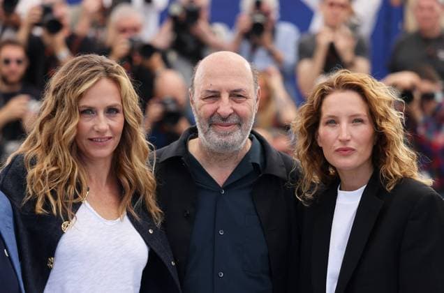 Photocall du film La Venue de lAvenir lors du 78ème Festival International du Film de Cannes Cécile de France, Cédric Klapisch et Julia Piaton au photocall du film La Venue de lAvenir lors du 78ème Festival International du Film de Cannes, Fr23 mai 2025 Jacovides Moreau Bestimage Colours of Time Photocall at the 78th Cannes International Film Festival, on May 23, 2025 Cannes France  Copyright: xJACOVIDES-MOREAUx xBESTIMAGExJACOVIDES-MOREAUx xBESTIMAGEx
