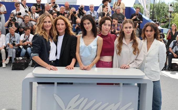 Photocall du film La Venue de lAvenir lors du 78ème Festival International du Film de Cannes Cécile de France, Julia Piaton, Suzanne Lindon, Sara Giraudeau, Angèle Garnier et Raïka Hazanavicius au photocall du film La Venue de lAvenir lors du 78ème Festival International du Film de Cannes, Fr23 mai 2025 Jacovides Moreau Bestimage Colours of Time Photocall at the 78th Cannes International Film Festival, on May 23, 2025 Cannes France  Copyright: xJACOVIDES-MOREAUx xBESTIMAGExJACOVIDES-MOREAUx xBESTIMAGEx