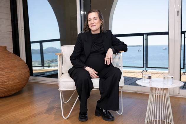 Carla Simon lors du Kering Talks Women In Motion lors du 78ème Festival International du Film de Cannes à lHôtel Majestic Carla Simon attends the Kering Talks Women In Motion at the 78th annual Cannes Film Festival at the Majestic Hotel in Cannes, France, on May 23, 2025 Olivier Borde Bestimage Carla Simon attends the Kering Women in Motion Talk at the 78th annual Cannes Film Festival at the Majestic Hotel in Cannes, France, on May 23, 2025 Cannes France  Copyright: xOLIVIERxBORDEx xBESTIMAGExOLIVIERxBORDEx xBESTIMAGEx