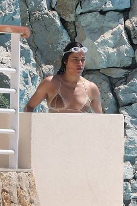 Cannes - Michelle Rodriguez At Eden Roc Michelle Rodriguez enjoying the pool at the Eden Roc hotel during the Cannes Film Festival in Cap d Antibes, France on May 23, 2025. Photo by ABACAPRESS.COM Cap d Antibes France  Copyright: xABACAx